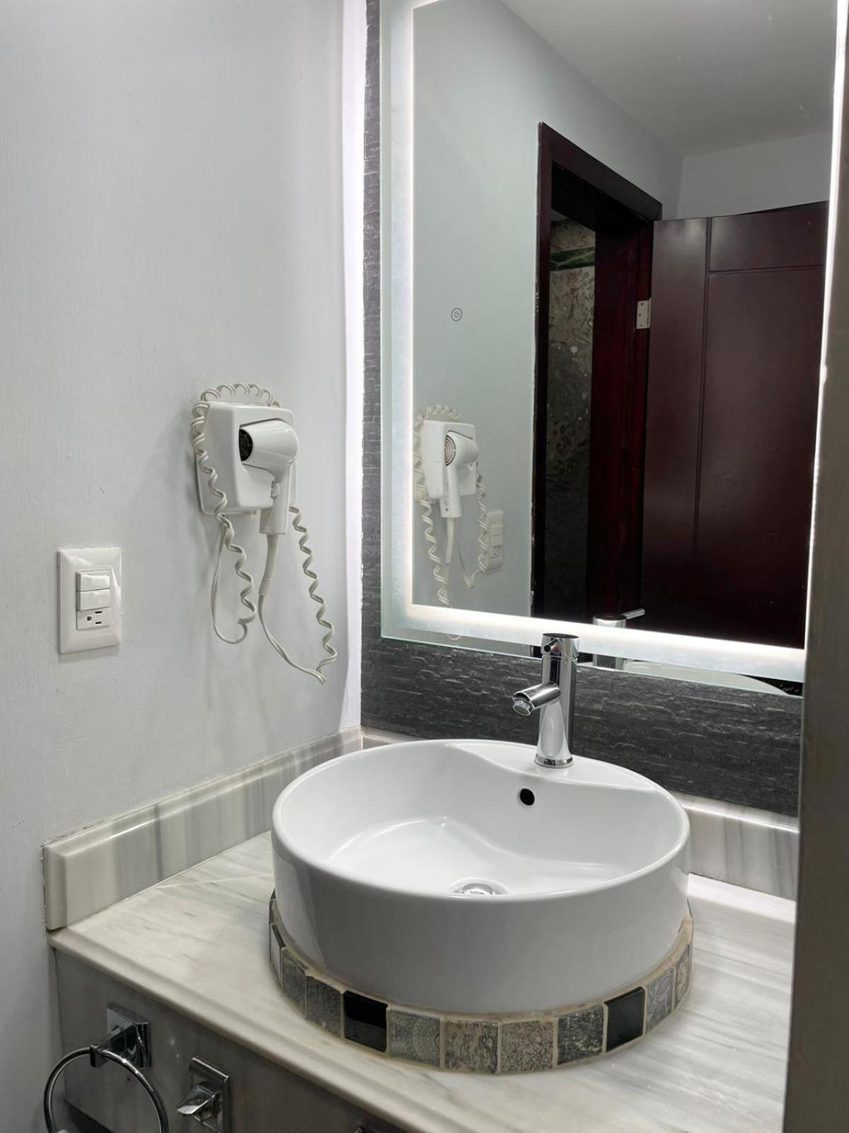 Landmark Suites By Balderrama Hotel Collection 洛斯莫奇斯 外观 照片